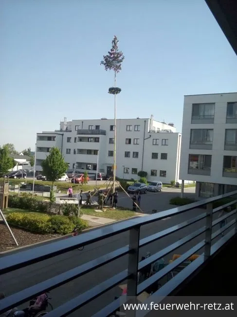 Foto 14, 07.05.2018, Maibaum aufstellen