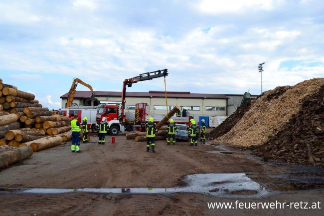 Foto 5, 21.09.2018, Übung - Hydraulischer Rettungssatz und Kran im Einsatz