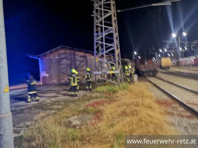 Foto 1, 19.11.2021, Brandeinsatz - Dachstuhlbrand im Industriegebiet