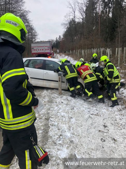 Foto 2, 25.01.2022, Technischer Einsatz - Verkehrsunfall
