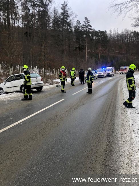 Foto 4, 25.01.2022, Technischer Einsatz - Verkehrsunfall