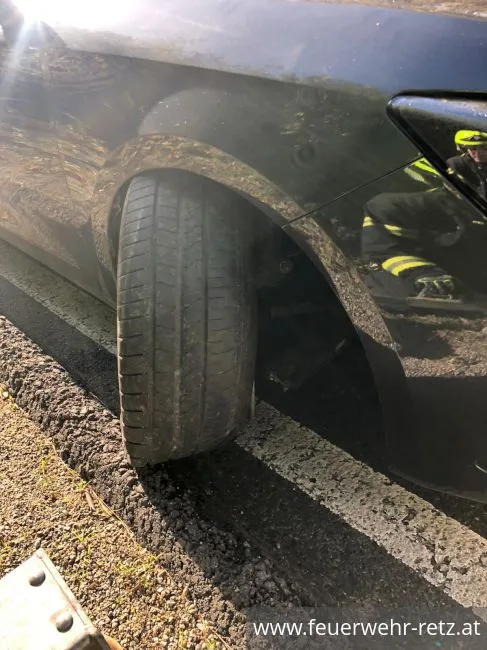 Foto 2, 27.10.2022, Technischer Einsatz - PKW-Bergung