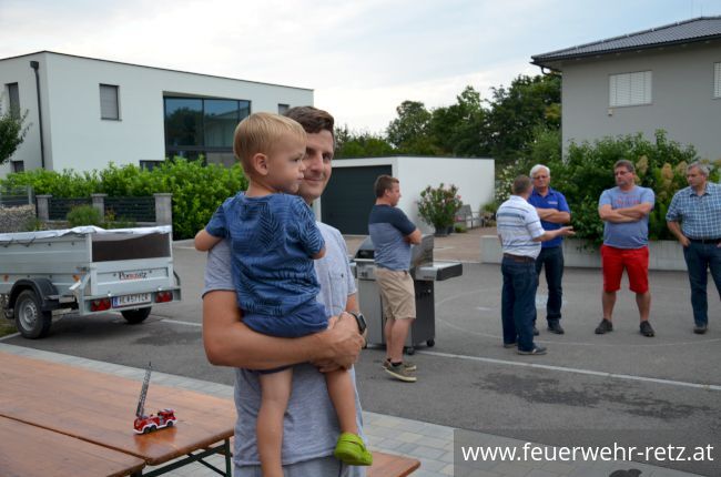 Foto 4, 05.08.2019, Storch aufstellen bei Brandmeister Markus Kiesling