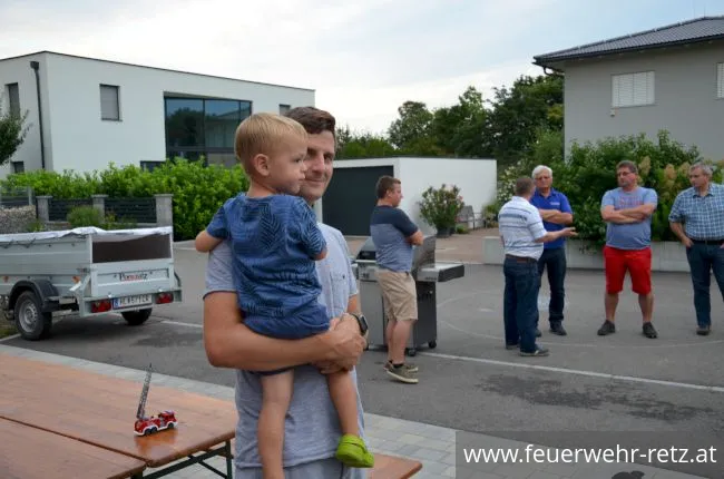 Foto 4, 05.08.2019, Storch aufstellen bei Brandmeister Markus Kiesling