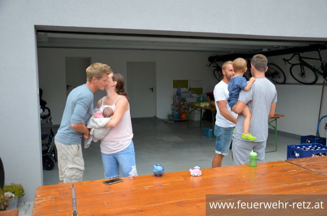 Foto 7, 05.08.2019, Storch aufstellen bei Brandmeister Markus Kiesling