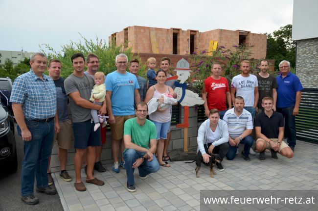 Foto 8, 05.08.2019, Storch aufstellen bei Brandmeister Markus Kiesling