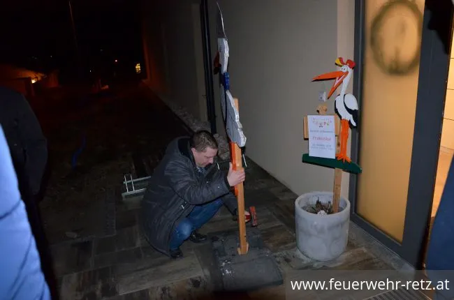 Foto 1, 17.12.2019, Storch aufstellen bei Probefeuerwehrmann Leopold Wegscheider