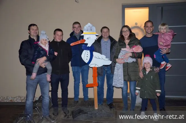 Foto 3, 17.12.2019, Storch aufstellen bei Probefeuerwehrmann Leopold Wegscheider
