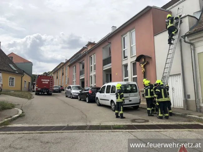 Foto 2, 15.08.2022, Technischer Einsatz - Türöffnung – Unfall wird vermutet
