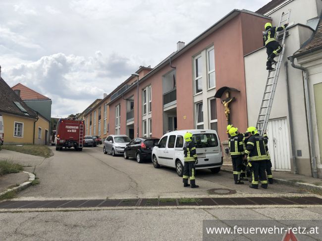 Foto 2, 15.08.2022, Technischer Einsatz - Türöffnung – Unfall wird vermutet