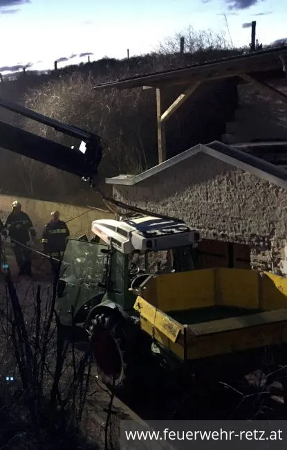 Foto 3, 15.03.2021, Technischer Einsatz - Traktorbergung Foto 3, 15.03.2021, Technischer Einsatz - Traktorbergung