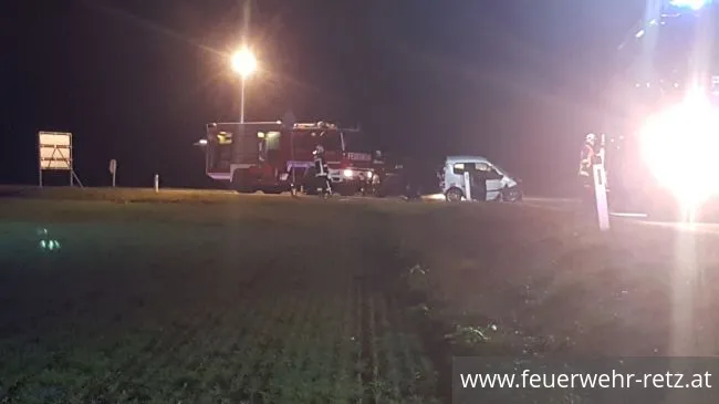 Foto 2, 16.11.2018, Technischer Einsatz - Fahrzeugbergung nach Verkehrsunfall Foto 2, 16.11.2018, Technischer Einsatz - Fahrzeugbergung nach Verkehrsunfall