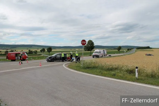 Foto 1, 01.07.2020, Technischer Einsatz - Fahrzeugbergung nach Verkehrsunfall