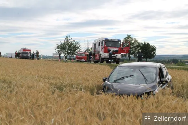 Foto 3, 01.07.2020, Technischer Einsatz - Fahrzeugbergung nach Verkehrsunfall
