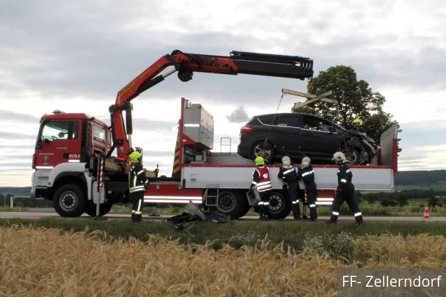 Foto 5, 01.07.2020, Technischer Einsatz - Fahrzeugbergung nach Verkehrsunfall