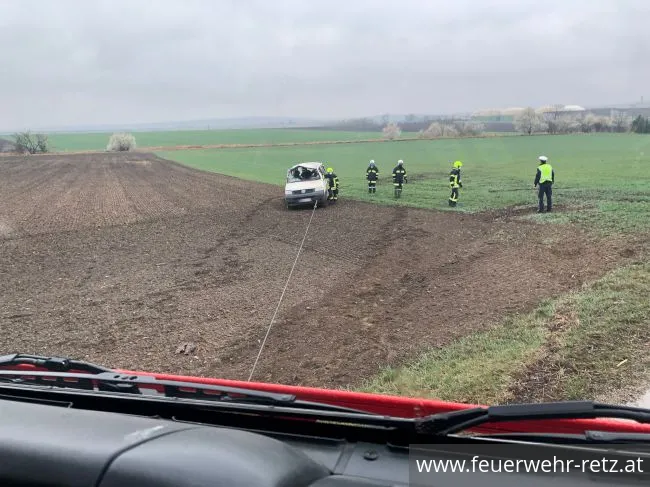 Foto 3, 31.03.2022, Technischer Einsatz - PKW-Bergung nach Verkehrsunfall