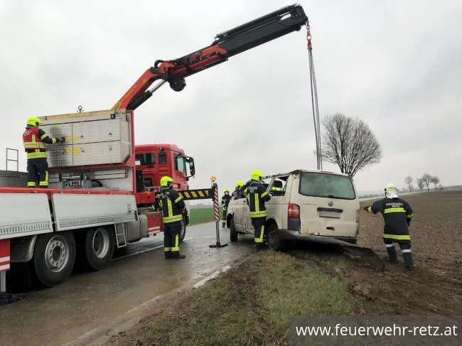 Foto 4, 31.03.2022, Technischer Einsatz - PKW-Bergung nach Verkehrsunfall