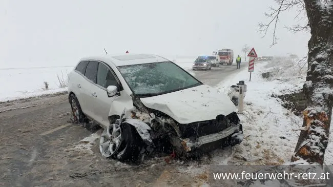 Foto 1, 26.11.2021, Technischer Einsatz - Fahrzeugbergung
