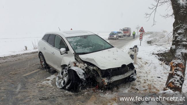 Foto 1, 26.11.2021, Technischer Einsatz - Fahrzeugbergung