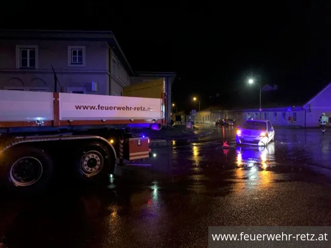 Foto 2, 11.09.2022, Technischer Einsatz - Fahrzeugbergung