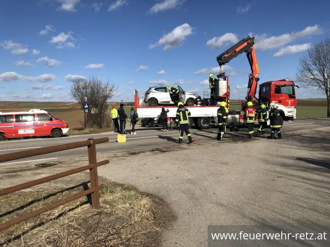 Foto 3, 23.02.2022, Technischer Einsatz - PKW-Bergung nach Verkehrsunfall