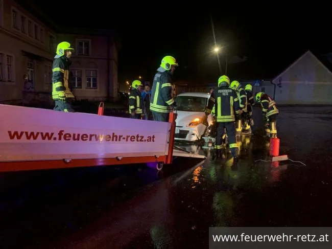 Foto 3, 11.09.2022, Technischer Einsatz - Fahrzeugbergung