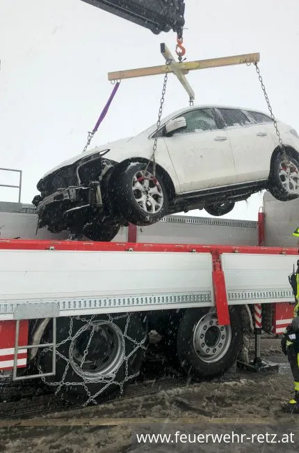 Foto 4, 26.11.2021, Technischer Einsatz - Fahrzeugbergung