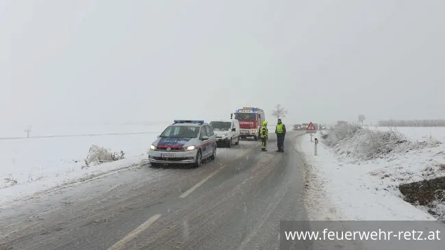 Foto 5, 26.11.2021, Technischer Einsatz - Fahrzeugbergung