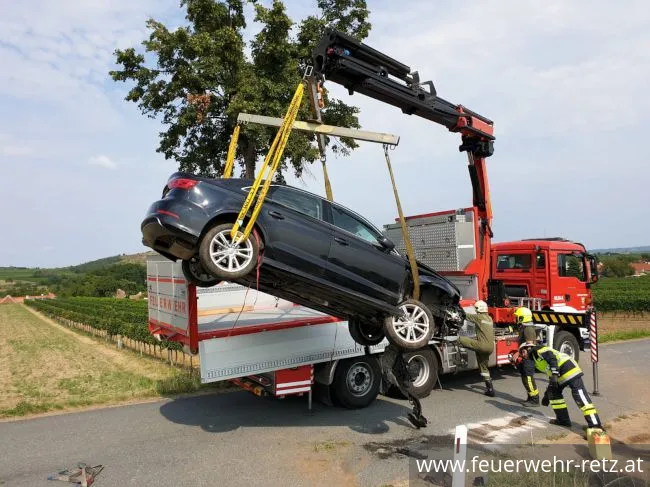 Foto 4, 25.08.2019, Technischer Einsatz - Fahrzeugbergung
