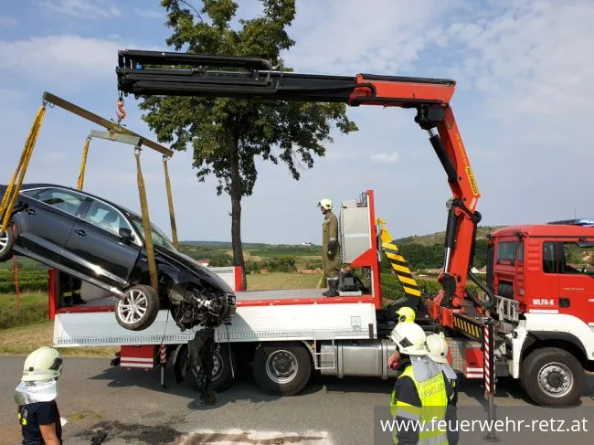 Foto 5, 25.08.2019, Technischer Einsatz - Fahrzeugbergung
