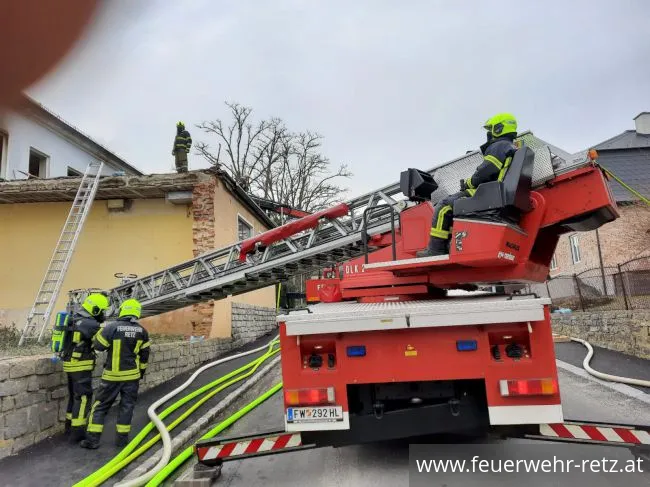 Foto 4, 05.02.2021, Brandeinsatz - Unterstützung mit Drehleiter