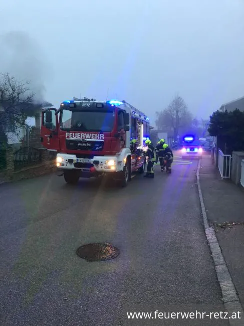 Foto 3, 31.10.2022, Brandeinsatz - Zimmerbrand in Retz
