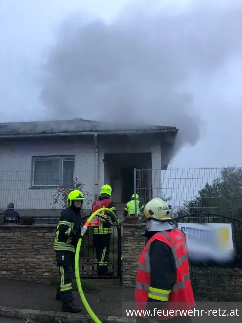 Foto 4, 31.10.2022, Brandeinsatz - Zimmerbrand in Retz