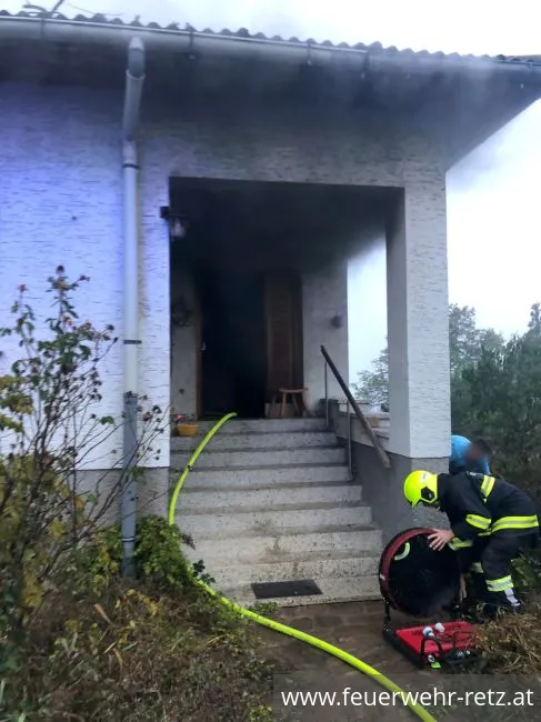 Foto 7, 31.10.2022, Brandeinsatz - Zimmerbrand in Retz