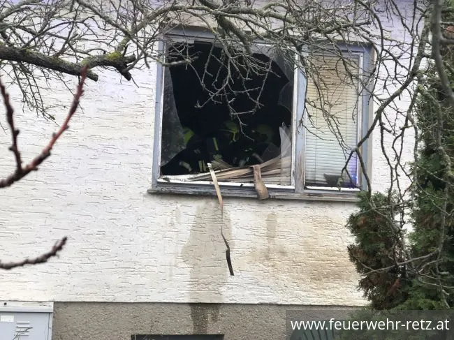 Foto 9, 31.10.2022, Brandeinsatz - Zimmerbrand in Retz