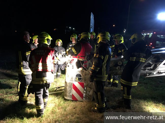 Foto 1, 21.10.2021, Branddienstübung - Zimmerbrand in Wohnhausanlage