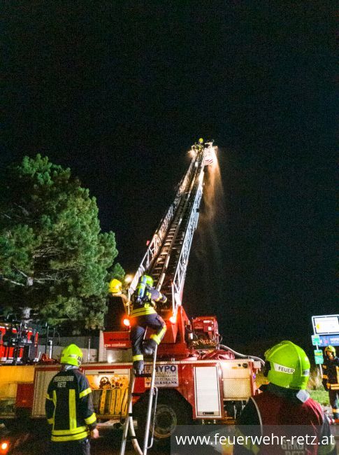 Foto 3, 21.10.2021, Branddienstübung - Zimmerbrand in Wohnhausanlage