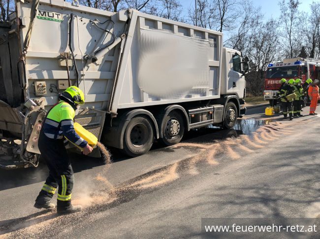 Foto 2, 15.02.2022, Einsatzreicher Tag für die Feuerwehr Retz - Hydraulikleck und Kompostbrand
