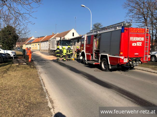 Foto 4, 15.02.2022, Einsatzreicher Tag für die Feuerwehr Retz - Hydraulikleck und Kompostbrand