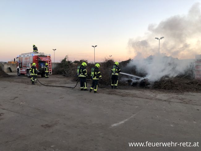Foto 5, 15.02.2022, Einsatzreicher Tag für die Feuerwehr Retz - Hydraulikleck und Kompostbrand