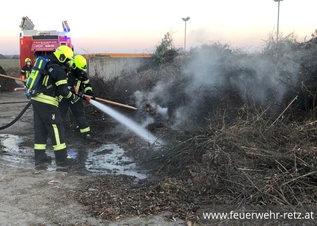 Foto 7, 15.02.2022, Einsatzreicher Tag für die Feuerwehr Retz - Hydraulikleck und Kompostbrand