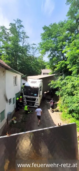 Foto 6, 10.08.2020, Technischer Einsatz - Bergung eines LKW