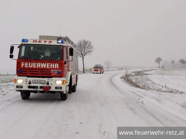 Foto 1, 15.12.2018, Technischer Einsatz - Fahrzeugbergung Foto 1, 15.12.2018, Technischer Einsatz - Fahrzeugbergung