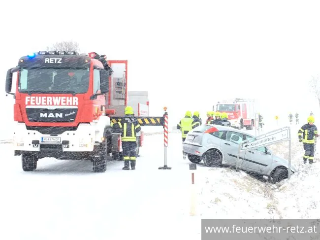 Foto 3, 15.12.2018, Technischer Einsatz - Fahrzeugbergung Foto 3, 15.12.2018, Technischer Einsatz - Fahrzeugbergung