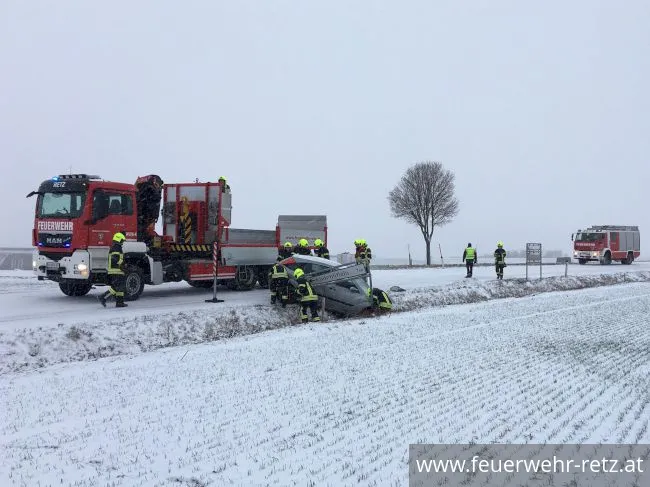 Foto 4, 15.12.2018, Technischer Einsatz - Fahrzeugbergung Foto 4, 15.12.2018, Technischer Einsatz - Fahrzeugbergung