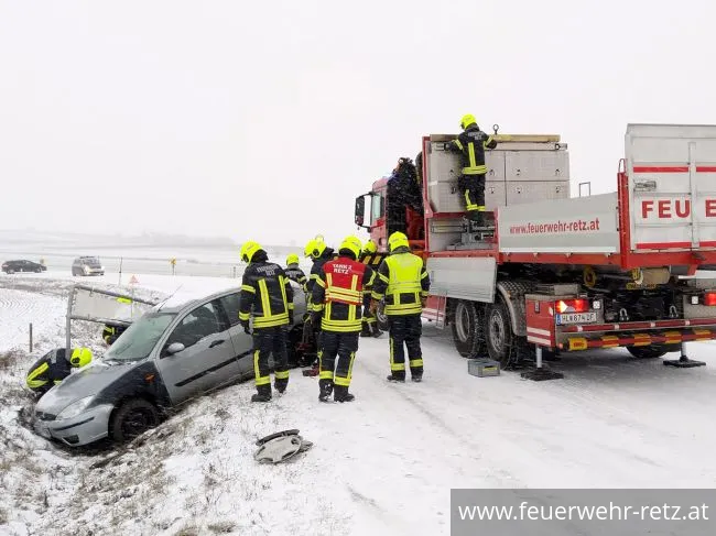 Foto 5, 15.12.2018, Technischer Einsatz - Fahrzeugbergung Foto 5, 15.12.2018, Technischer Einsatz - Fahrzeugbergung