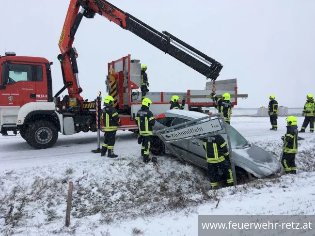 Foto 6, 15.12.2018, Technischer Einsatz - Fahrzeugbergung Foto 6, 15.12.2018, Technischer Einsatz - Fahrzeugbergung