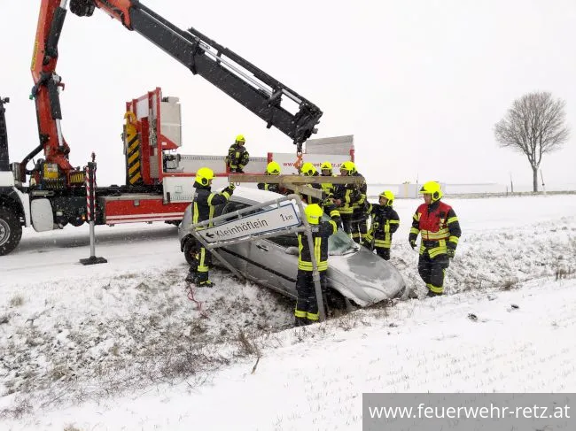 Foto 7, 15.12.2018, Technischer Einsatz - Fahrzeugbergung Foto 7, 15.12.2018, Technischer Einsatz - Fahrzeugbergung