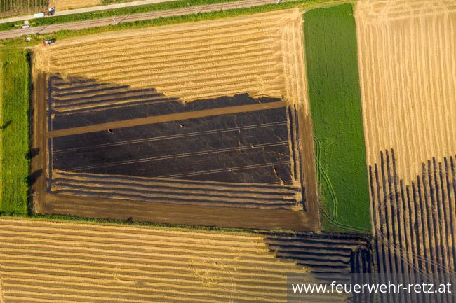Foto 6, 23.07.2021, Brandeinsatz - Strohbrand nach Erntearbeiten Foto 6, 23.07.2021, Brandeinsatz - Strohbrand nach Erntearbeiten