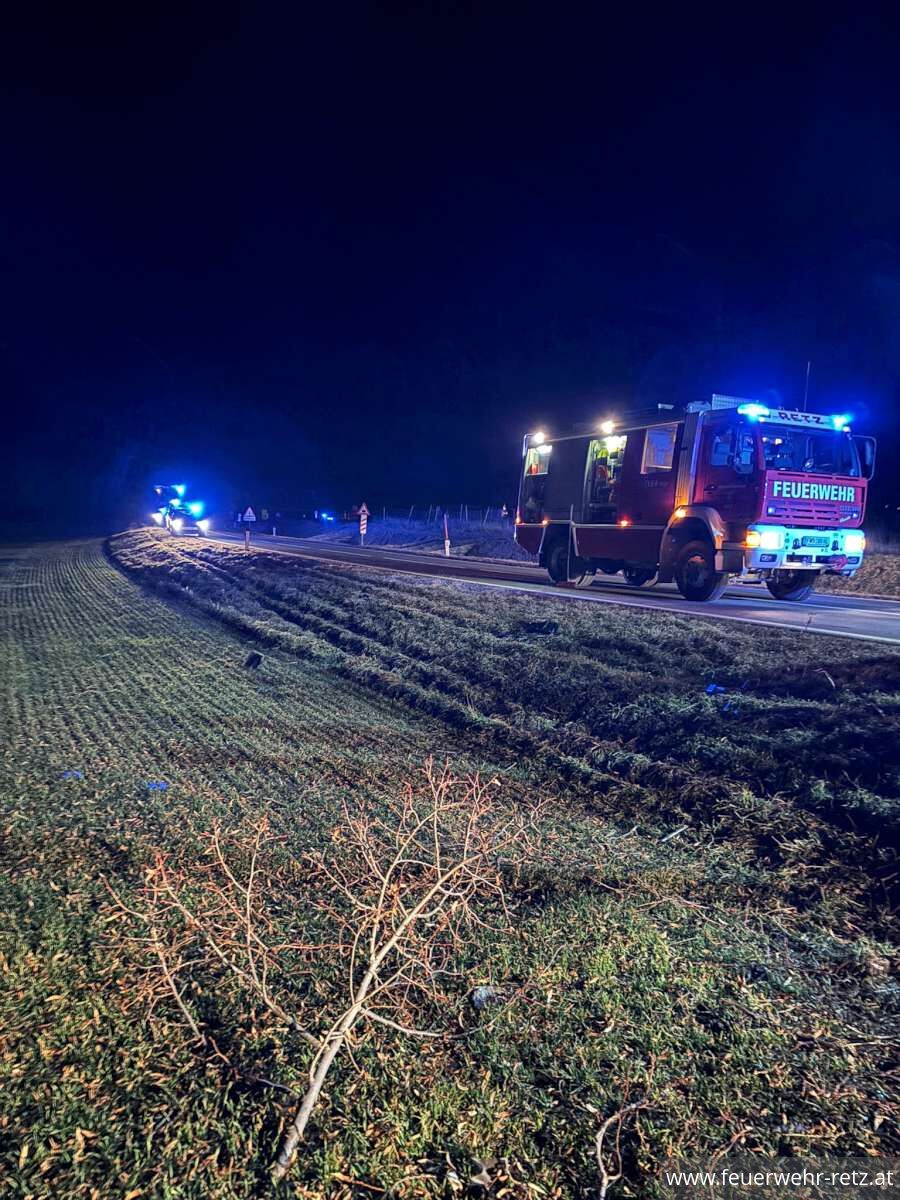 Foto 2, 04.02.2025, Technischer Einsatz - Verkehrsunfall mit eingeklemmter Person Foto 2, 04.02.2025, Technischer Einsatz - Verkehrsunfall mit eingeklemmter Person